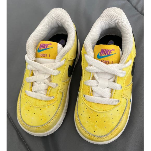 NIKE AIR FORCE 1 AF1 LV8 3 TD Toddler Peace Love Basketball Yellow Size 6C - Picture 3 of 9